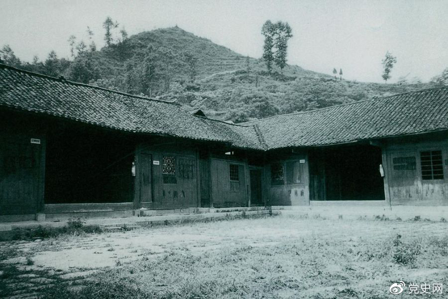 1934年11月26日，中1934年11月26日，中共湘鄂川黔邊臨時省委、省軍區(qū)在大庸（今張家界）成立（后遷至湖南永順塔臥丁家院），任弼時任省委書記兼省軍區(qū)政治委員。圖為湖南永順塔臥丁家院中共湘鄂川黔邊臨時省委、省軍區(qū)舊址。共湘鄂川黔邊臨時省委、省軍區(qū)在大庸（今張家界）成立（后遷至湖南永順塔臥丁家院），任弼時任省委書記兼省軍區(qū)政治委員。圖為湖南永順塔臥丁家院中共湘鄂川黔邊臨時省委、省軍區(qū)舊址。