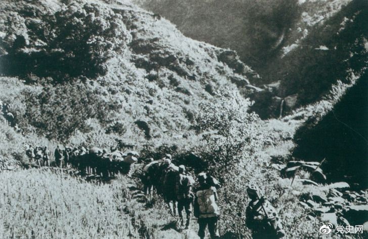 1947年6月,劉鄧大軍強渡黃河天險,千里躍進大別山,揭開了中國人民解放軍戰略進攻的序幕。